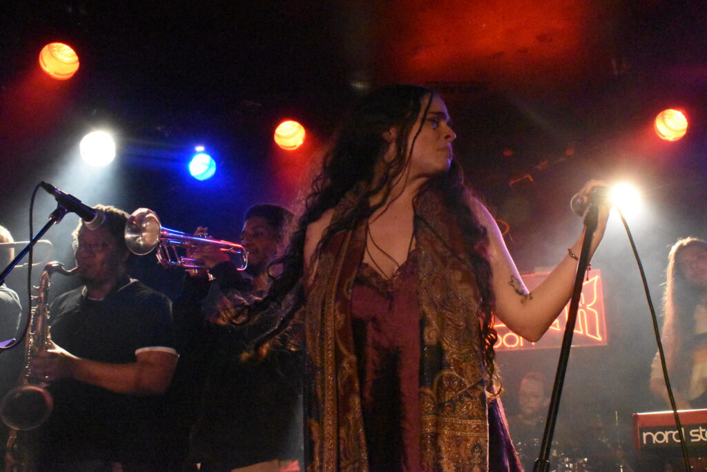 Lo Artiz Is Here To Remind R&B Lovers – You Aren’t Alone